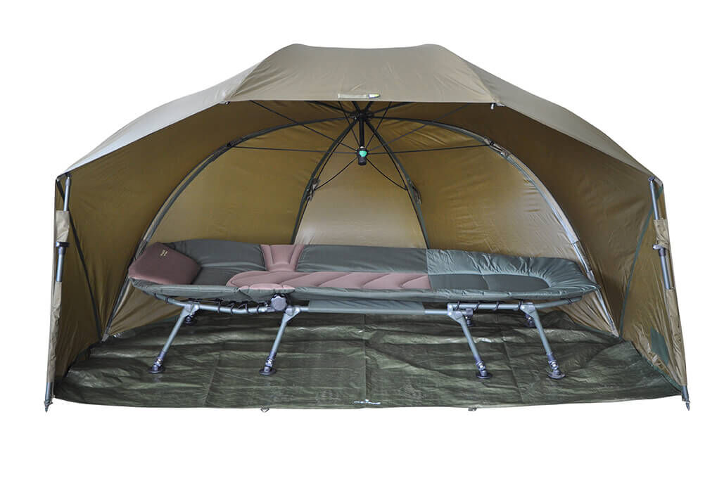 shelter-brolly_big Amplio refugio de pesca con un cómodo sillón-cama para que los pescadores de carpas se relajen.