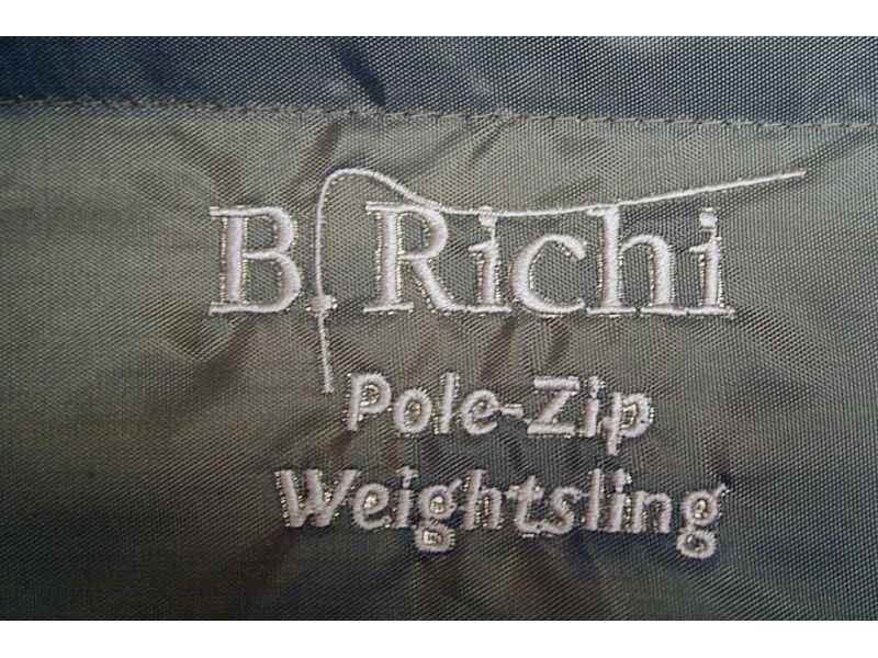 Pole-Zip-Weightsling-Deluxe-Wiegeschlinge_b5-png B. Richi Pole-Zip Weight Sling pro lov kaprů, nezbytný pro bezpečnou manipulaci s rybami.