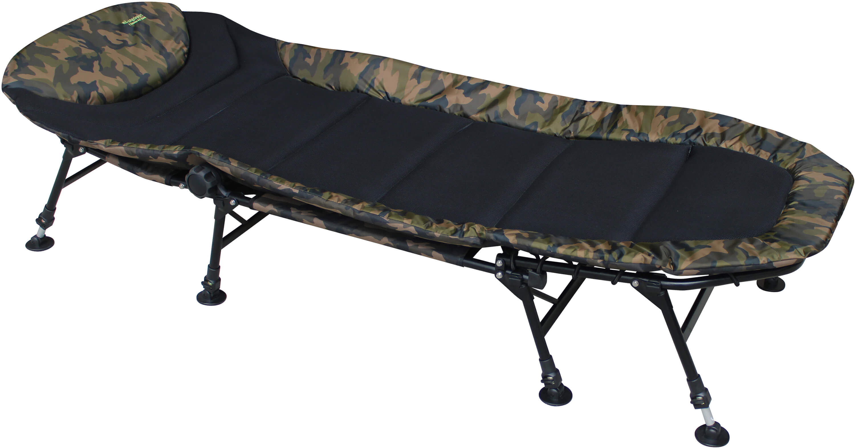 Pohodlné camo rybářské křeslo pro dlouhé hodiny lovu kaprů, zajišťující relaxaci a podporu.