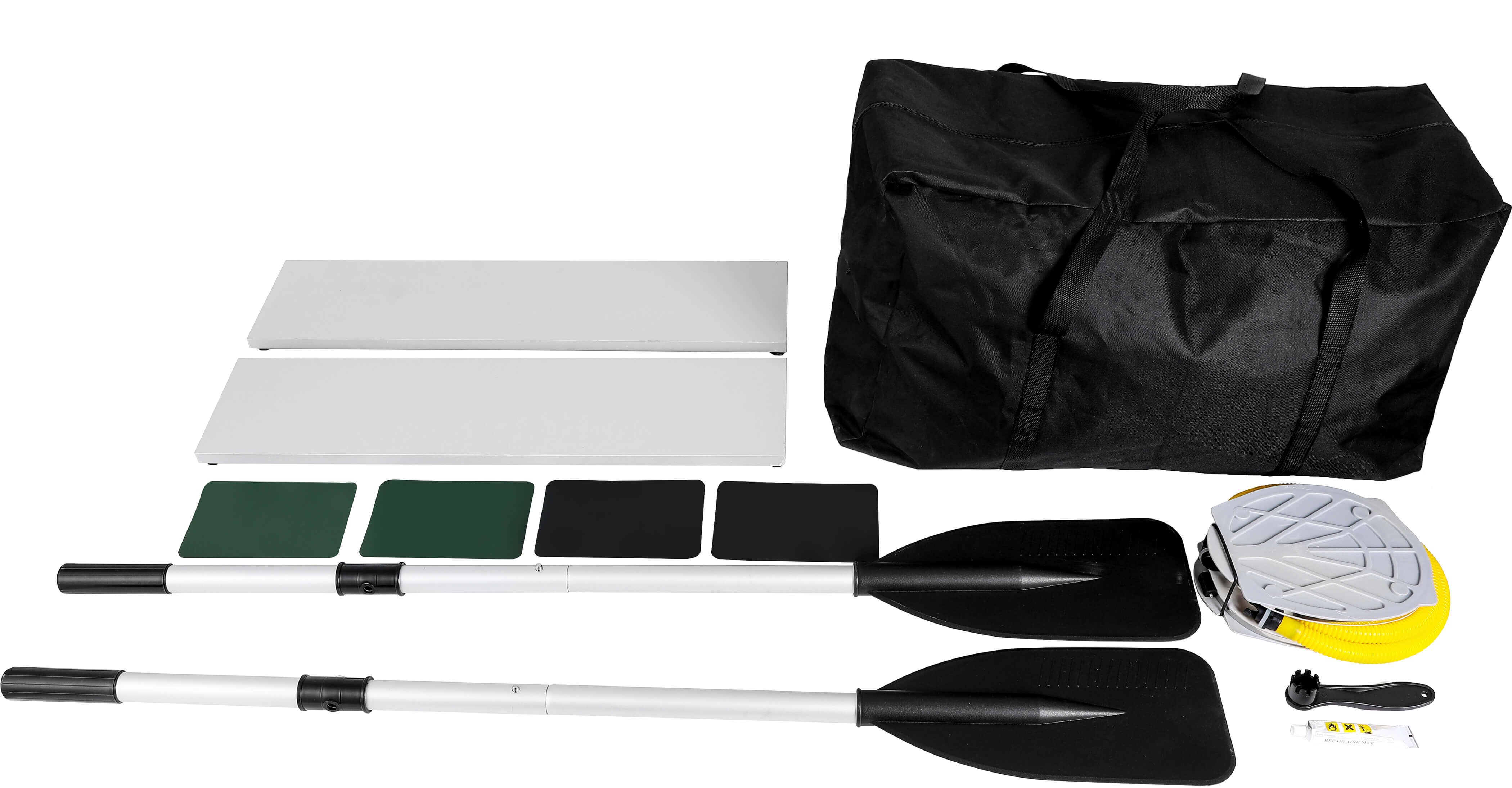 Attrezzatura da pesca essenziale, tra cui pagaie, borsa e accessori per i carpisti.