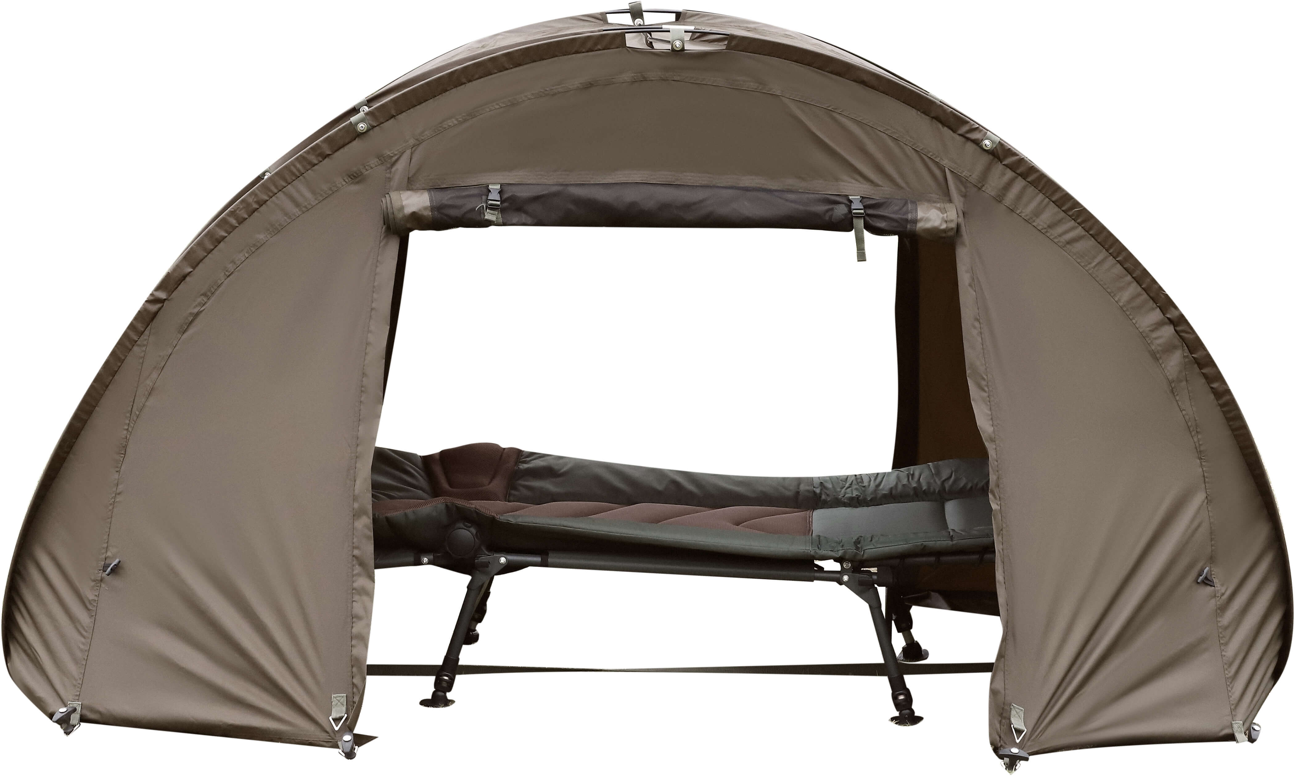 Comfortabele visschuilplaats met bedstoel, perfect voor karpervissers op lange reizen.
