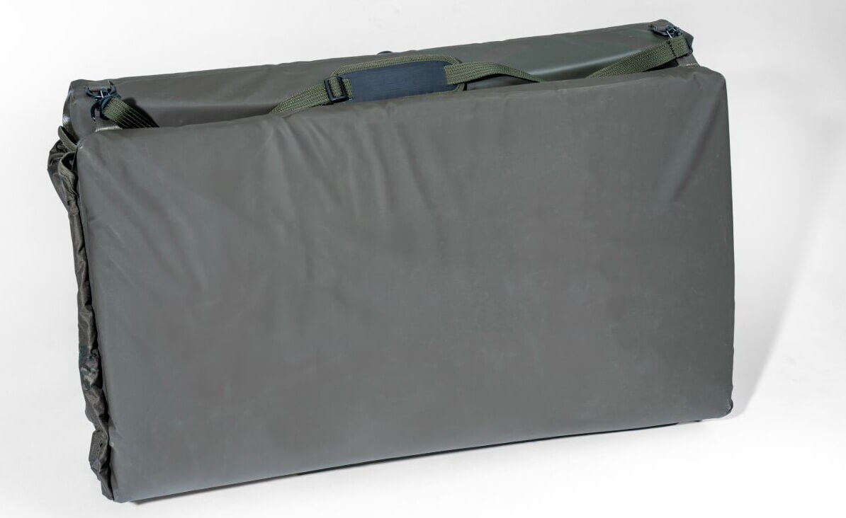 Robuste Angeltasche für Karpfenangler, perfekt zum Organisieren von Ausrüstung und Zubehör.