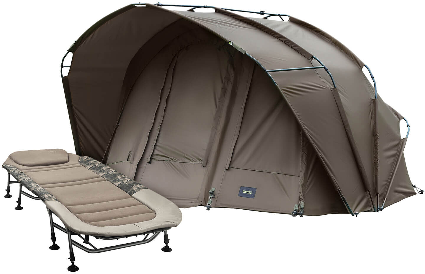 Comodo lettino da pesca e tenda per carpisti, perfetto per lunghe battute di pesca.