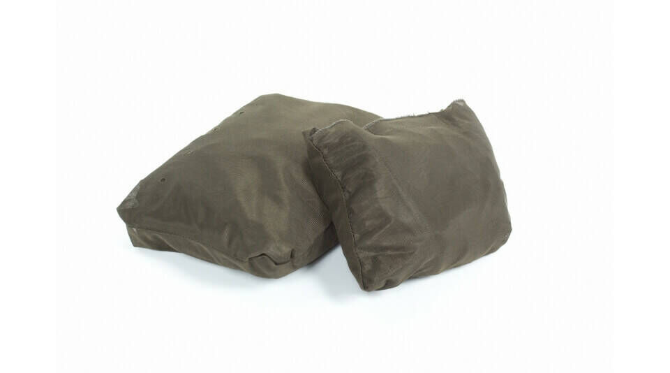 T170-carp-sack-nash Im zusammengepackten Zustand ist der Nash Karpfensack nicht viel größer als ein Paar zusammengerollte Socken.