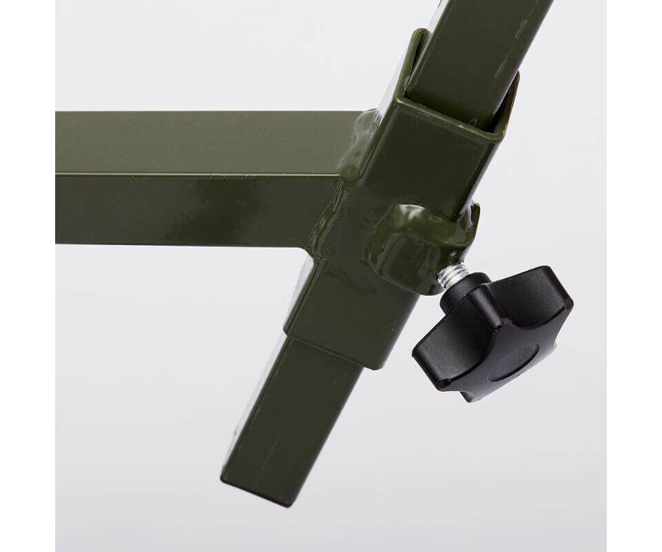 prologic-thruster-72705-3 Durch große Griffschrauben kann der Trolley in sekundenschnelle zusammengebaut werden.