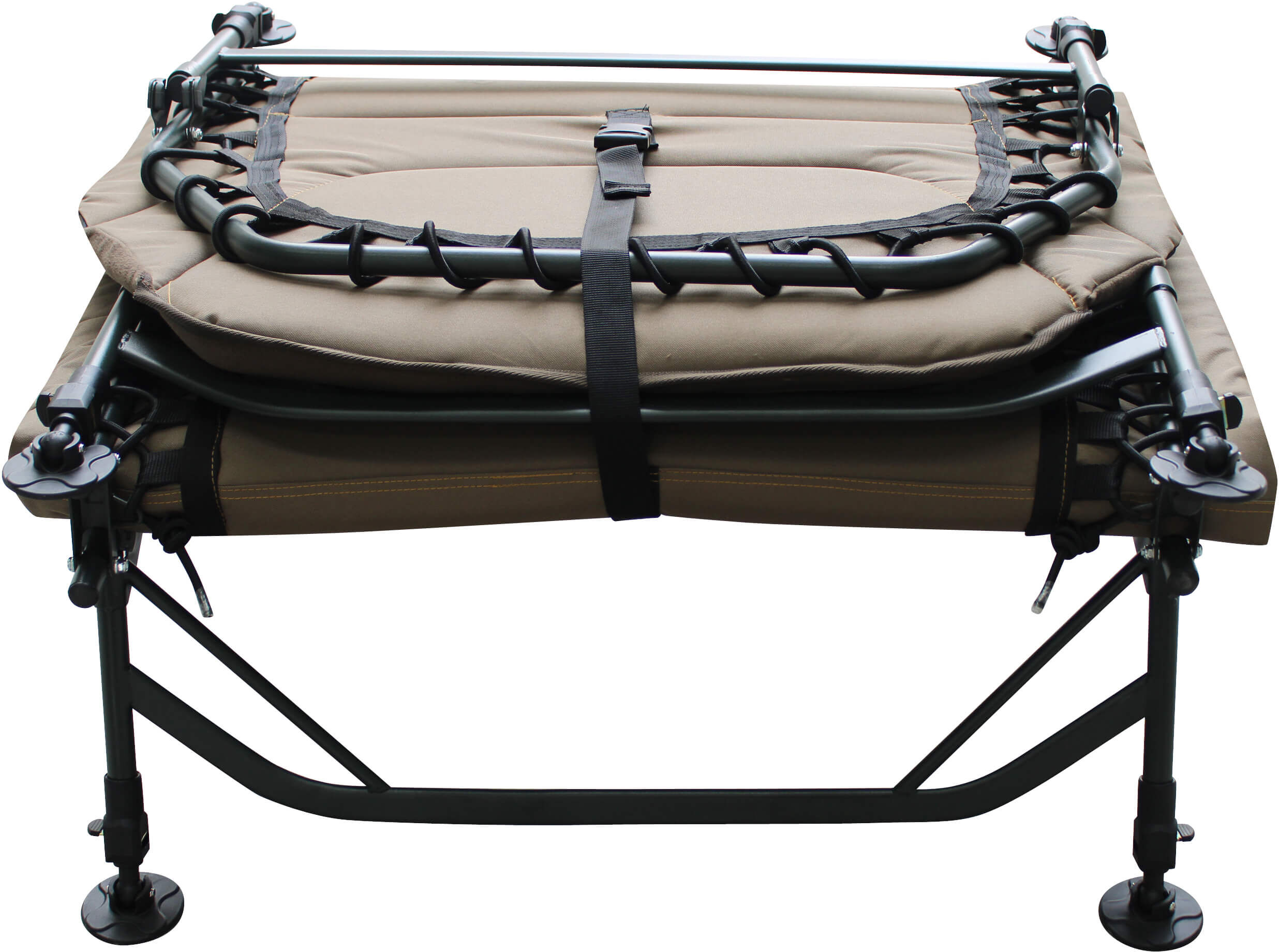 karpfenliege-camo-bedchair Comfortabele visbedstoel voor karpervissers, perfect voor lange sessies aan het water.