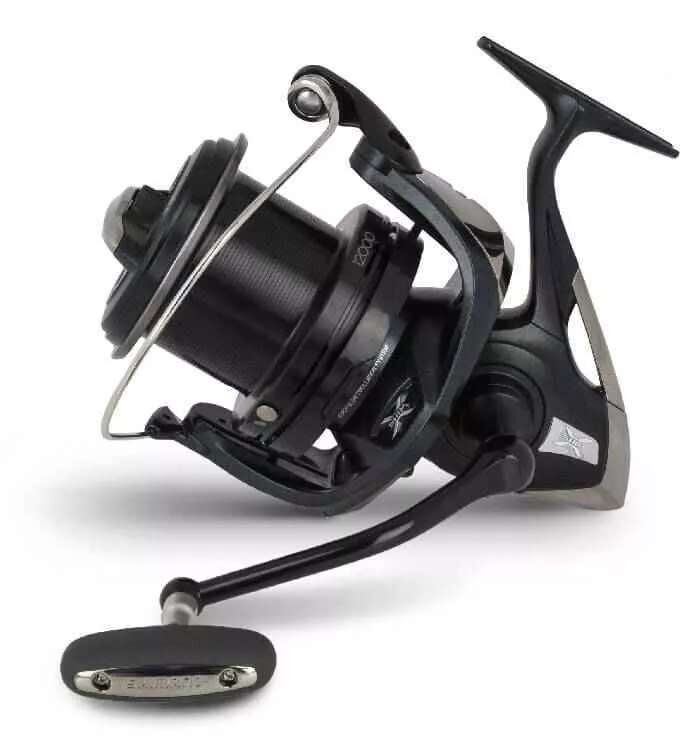 Shimano Aero Technium XTB MGS - die Referenz unter den Karpfenrollen Hochwertige Angelrolle für Karpfenangler, die ein reibungsloses Werfen und Einholen gewährleistet.