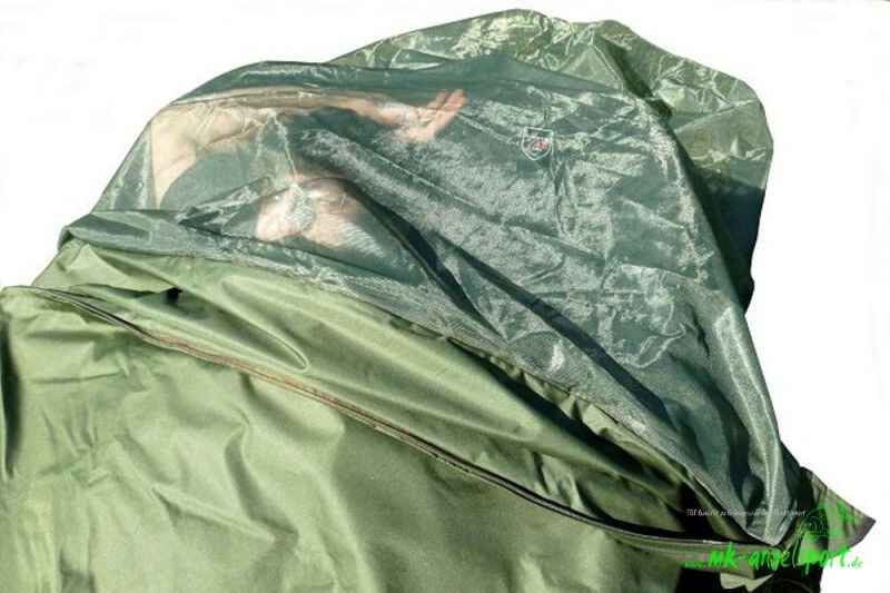 PRO-ZONE-DLX-Bedchair-Cover-_b6-png Un acogedor refugio de pesca perfecto para los pescadores de carpas, que ofrece comodidad y protección.