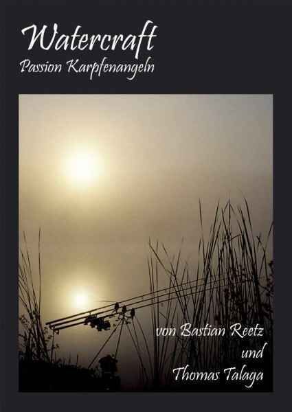 Watercraft Passion - Karpfenangeln von Thomas Talaga und Bastian Reetz Eine ruhige Morgendämmerung am See, perfekt zum Karpfenangeln mit der wichtigsten Ausrüstung.