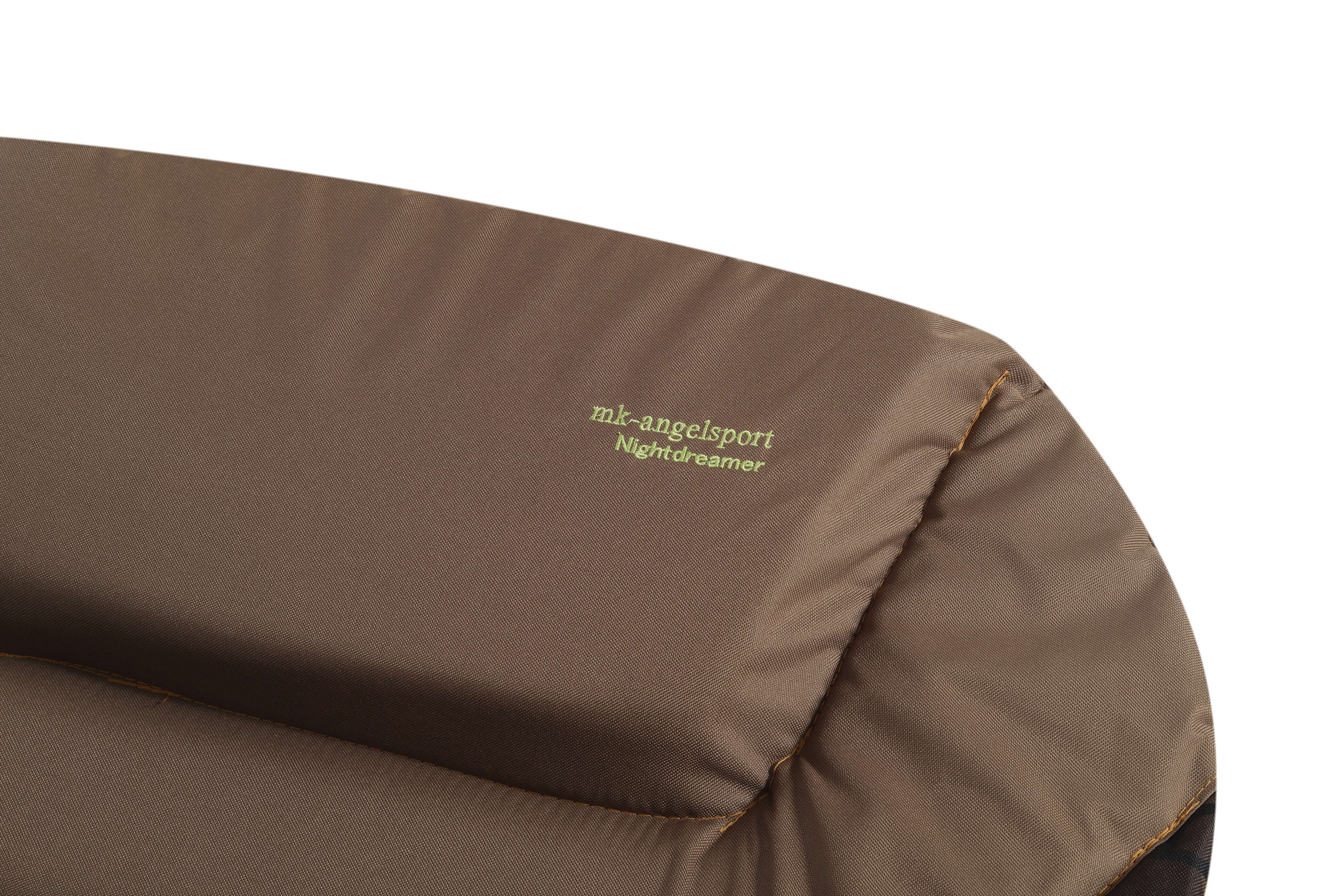 Cómoda silla de pesca diseñada para pescadores de carpas, perfecta para largas sesiones junto al agua.