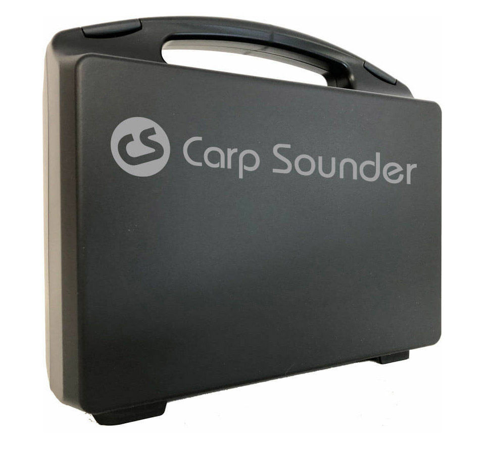 carpsounder-ageone-bk-fs3 Robustes schwarzes Gehäuse zur Aufbewahrung elektronischer Bissanzeiger und Zubehör zum Karpfenangeln.