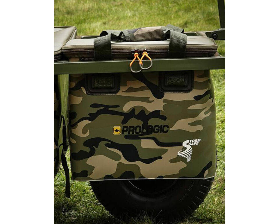 prologic-thruster-72705-5 Um einen niedrigen Schwerpunkt zu haben sparen, können die Barrow Bags am tiefsten Punkt des Trolley eingehangen werden.