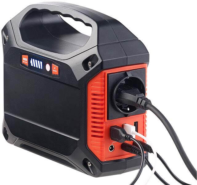 powerbank-4 Powerbank mit großer Steckerfront und Anschlußmöglichkeiten auf der Vorderseite.