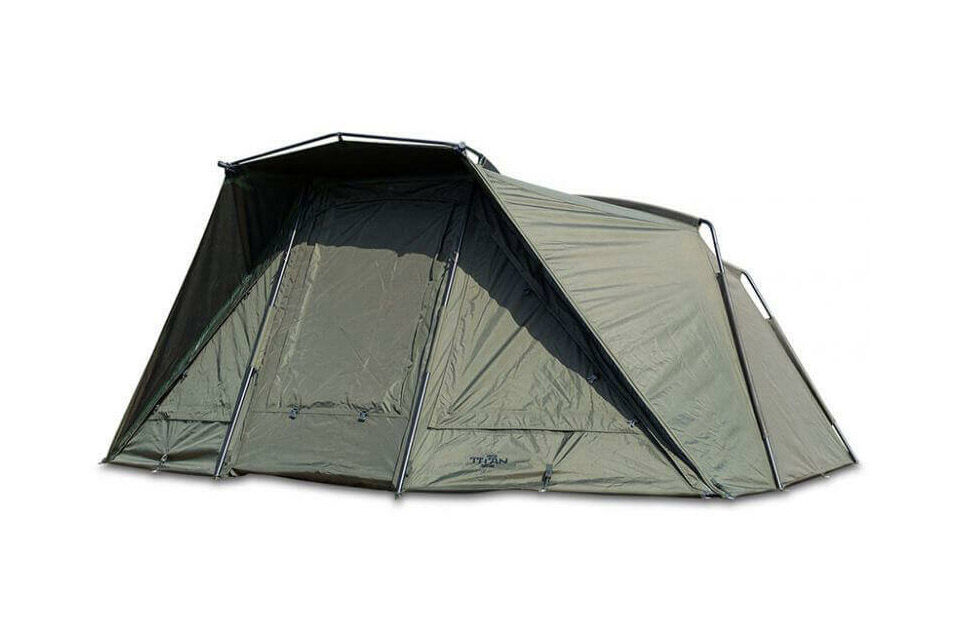nash_t4122_01 Tenda da pesca resistente progettata per i carpisti, che offre riparo e comfort durante le sessioni.