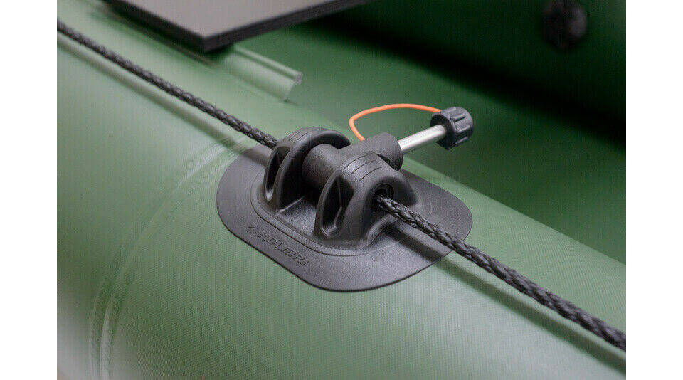 kolibri-km260-paddelhalterung Das Schlauchboot besitzt eine umlaufende Kordel zum besseren Befestigen.