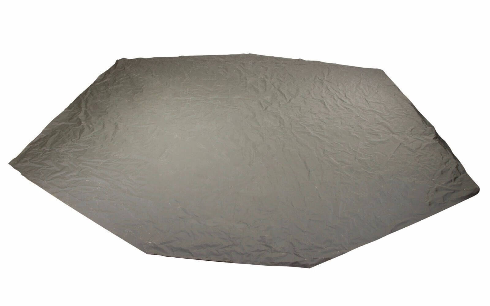 nash-T4113-groundsheet-titan Refugio de pesca duradero para pescadores de carpas, que brinda protección contra los elementos.