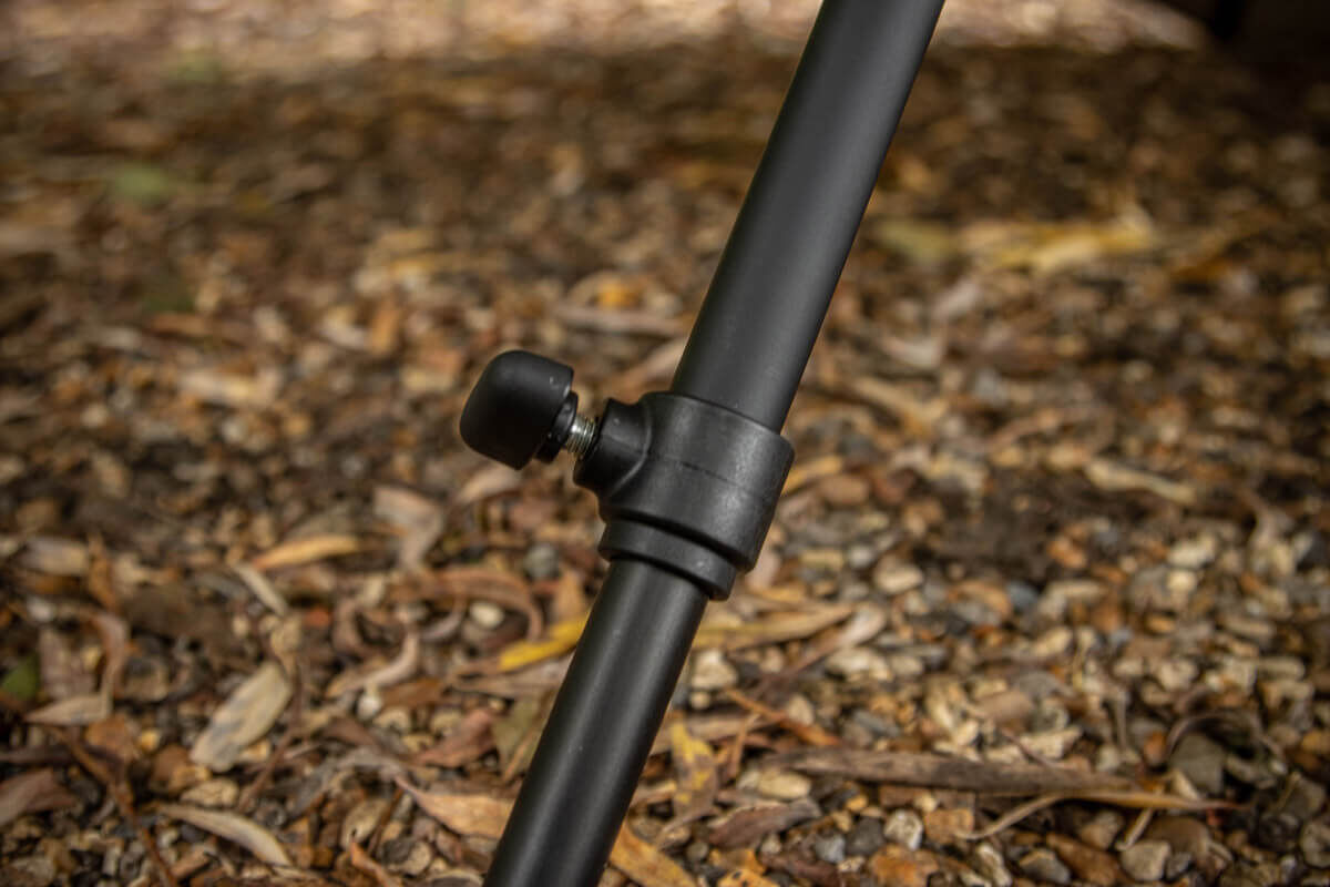 solar-brolly-UG21-4 Der Solar Brolly ist höhenverstellbare durch eine Rendelschraube.