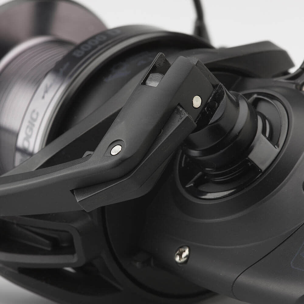 prologic-7409-1 Die Rollenkurbel kann eingeklappt werden und passt somit in nahezu jedes Rutenfutteral.