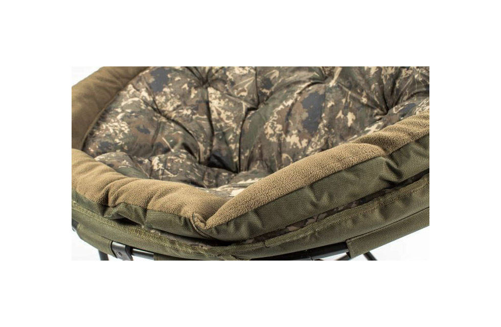 nash-indulgence-moonchair-T9474 Bequemer Angelstuhl für stundenlanges Karpfenangeln mit gepolsterter Stütze.