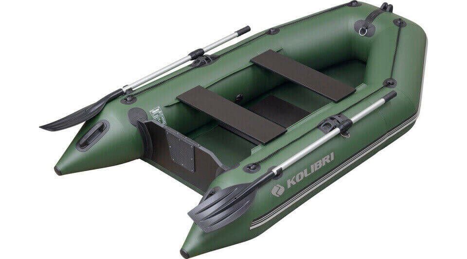 kolibri-260cm Opblaasbare vissersboot met roeispanen, perfect voor karpervisavonturen op het water.