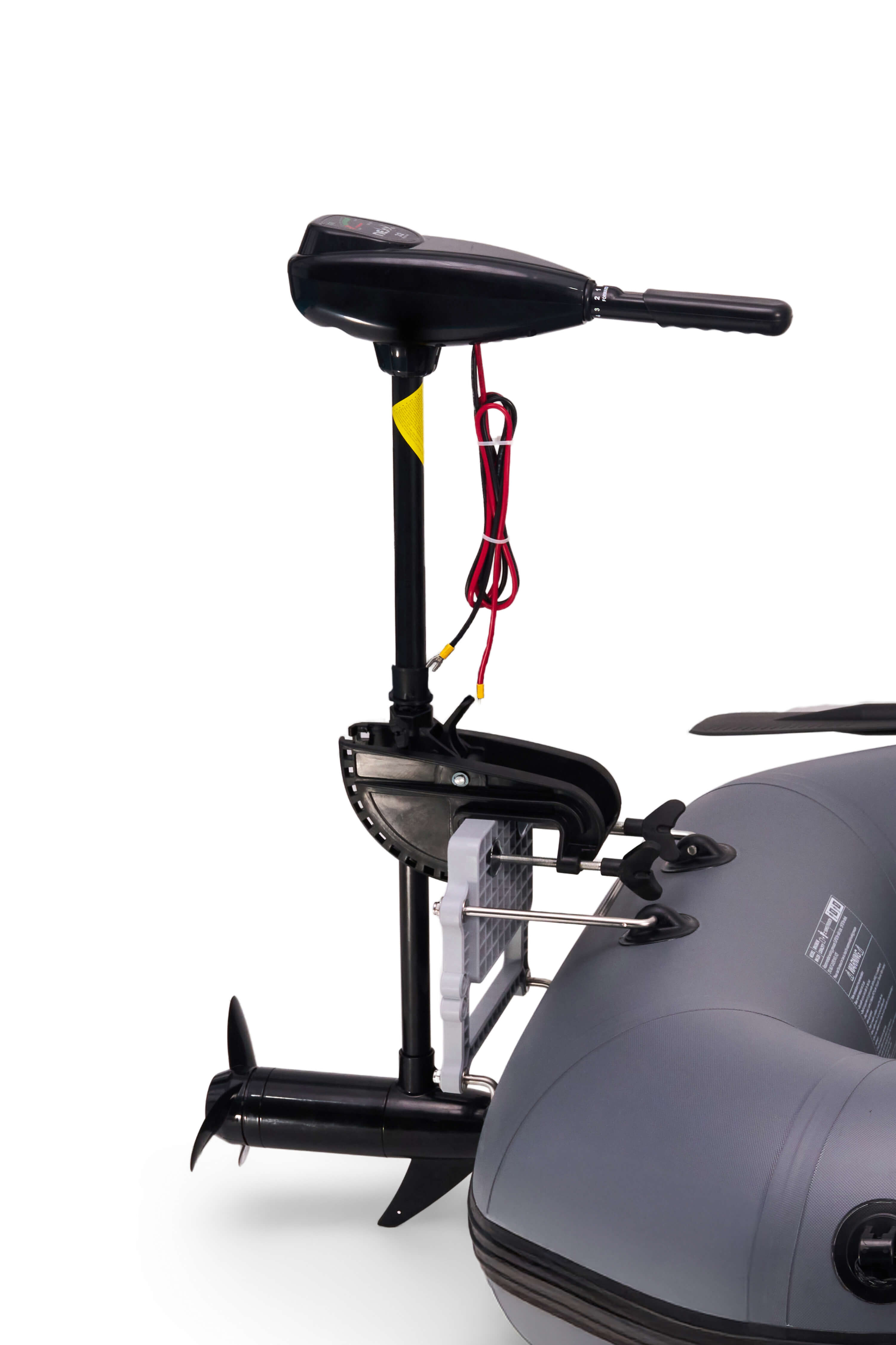 Motore elettrico per gommoni, perfetto per avventure di pesca alla carpa in acqua.