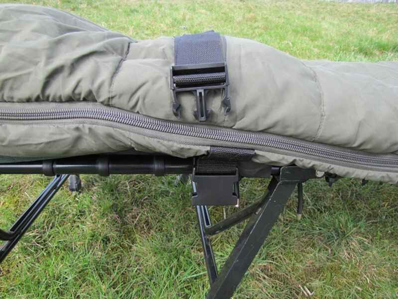 PRO-ZONE-4-Season-Schlafsack-2012-fuer-das-Fruehjahr-bis-zum-Herbst-_b7-png549c18c3e14c1 Cómoda silla cama de pesca con correas ajustables para pescadores de carpas durante largas sesiones.