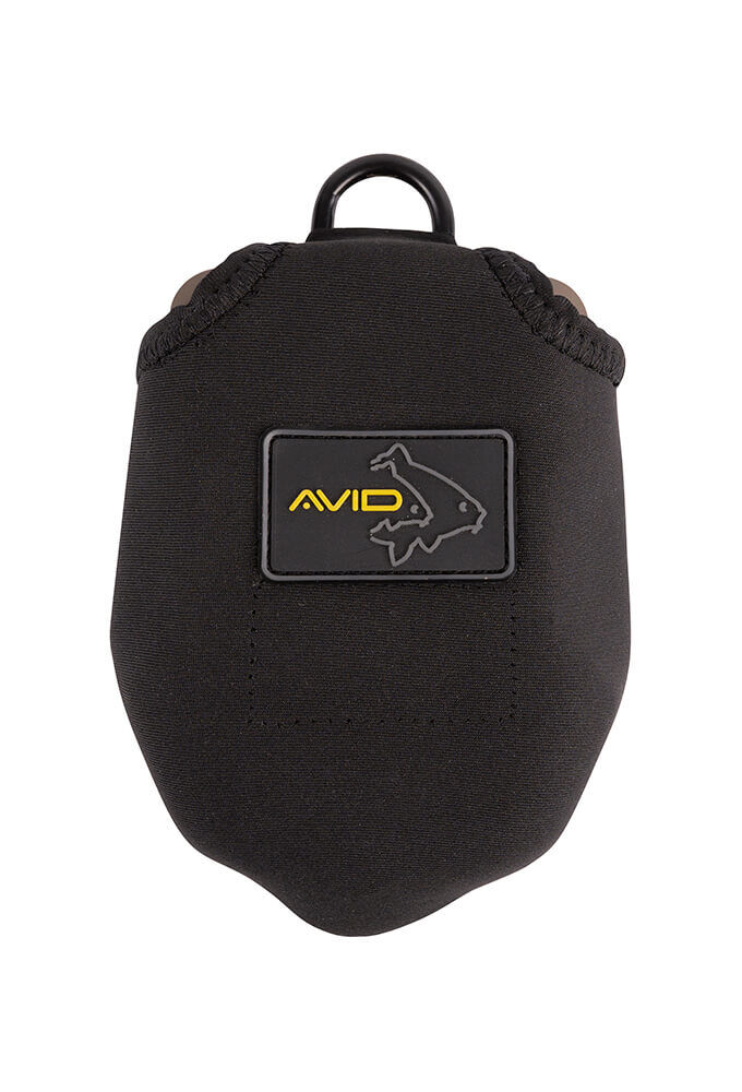 03-A0550010-digital-scales-st Robuste schwarze Angeltasche für Karpfenangelausrüstung, ideal zum Organisieren wichtiger Utensilien.