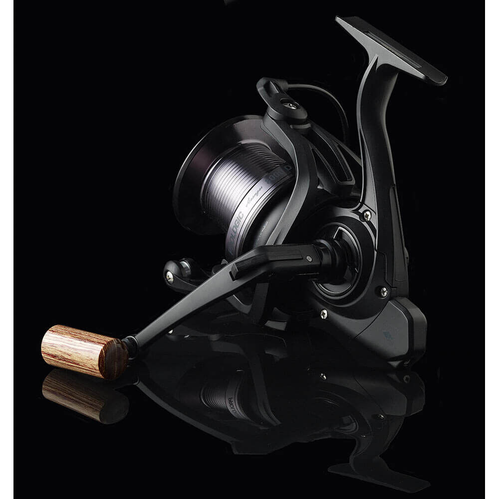 prologic-7409-4 Carrete de pesca de alta calidad diseñado para pescadores de carpas, con funcionamiento suave y durabilidad.