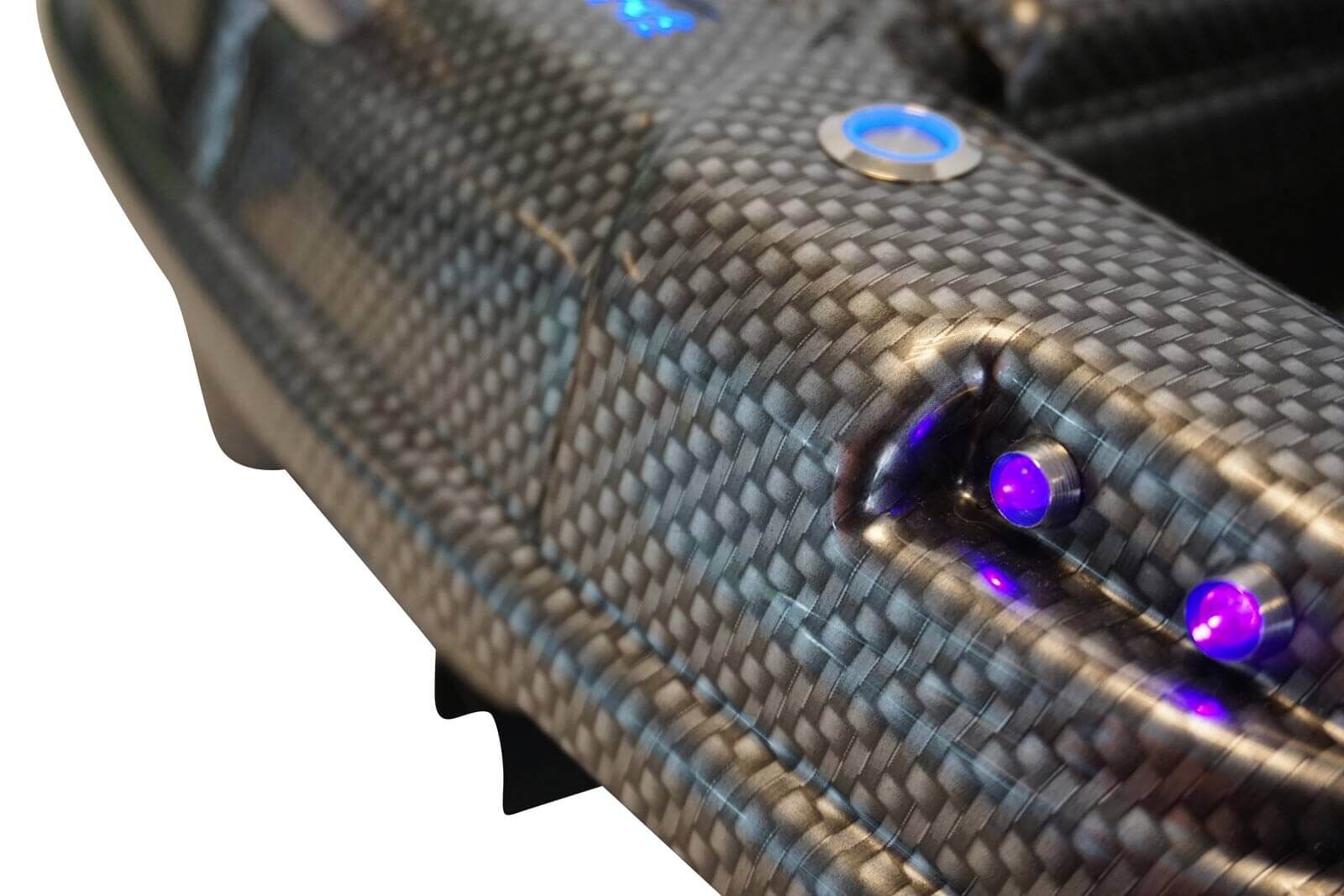futterboot-rumpf Nahaufnahme eines hochwertigen Schlauchbootes zum Karpfenangeln mit LED-Funktion.