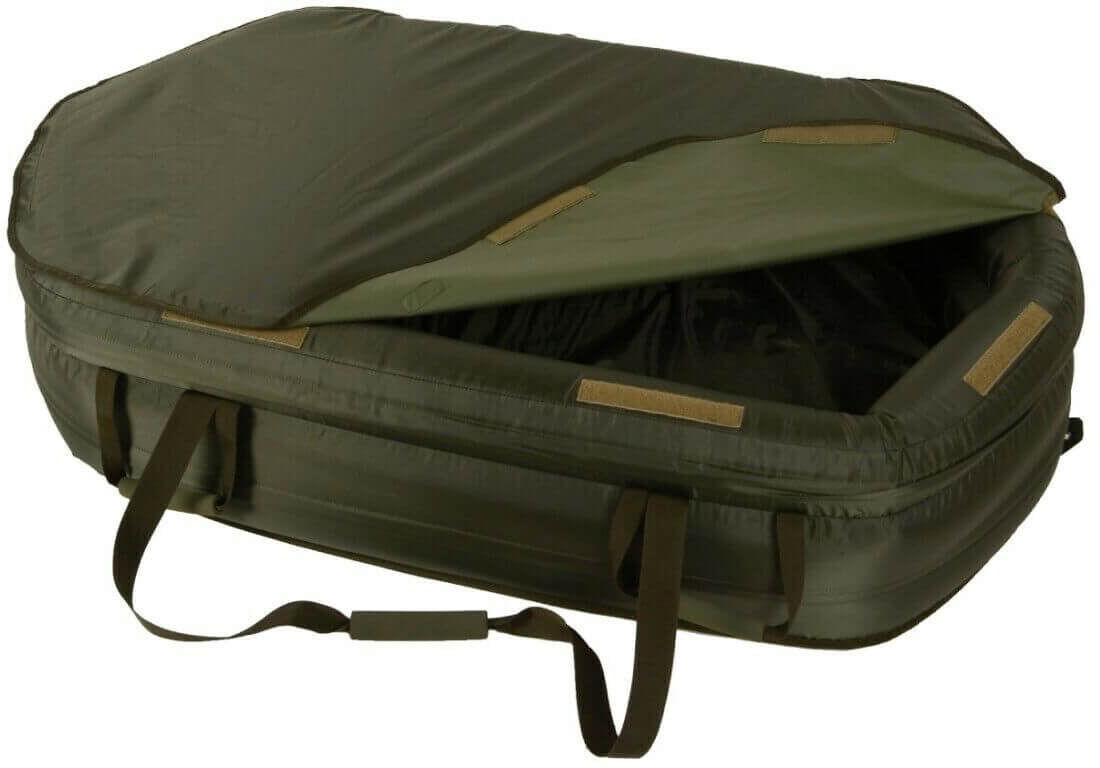 solar-UM01-unhooking-mat-4 Robuste Angeltasche für Karpfenangler, perfekt für die sichere Aufbewahrung von Angelgerät und Ausrüstung.