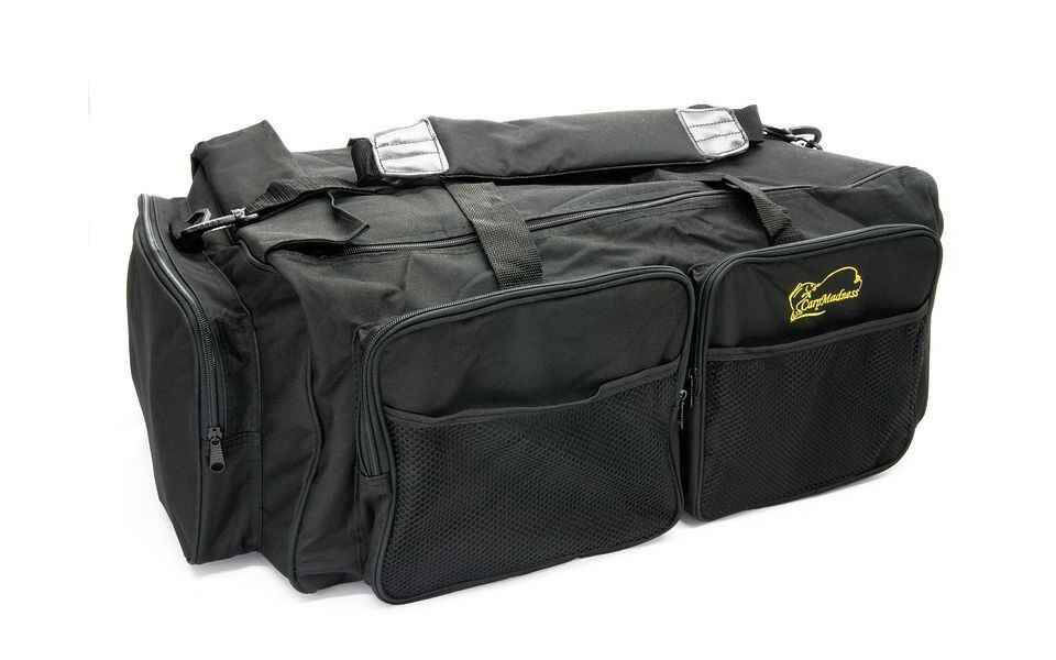 Tasche-fuer-Futterboot-Black-Line-Edition-png Bolsa duradera para aparejos de pesca con múltiples compartimentos para equipo de pesca de carpas.