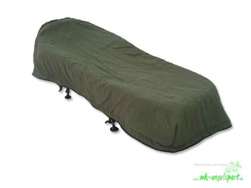 HOT-SPOT-DLX-Bedchair-Cover-png Pohodlná přikrývka na rybářskou postel pro kapraře, zajišťující teplo a ochranu.