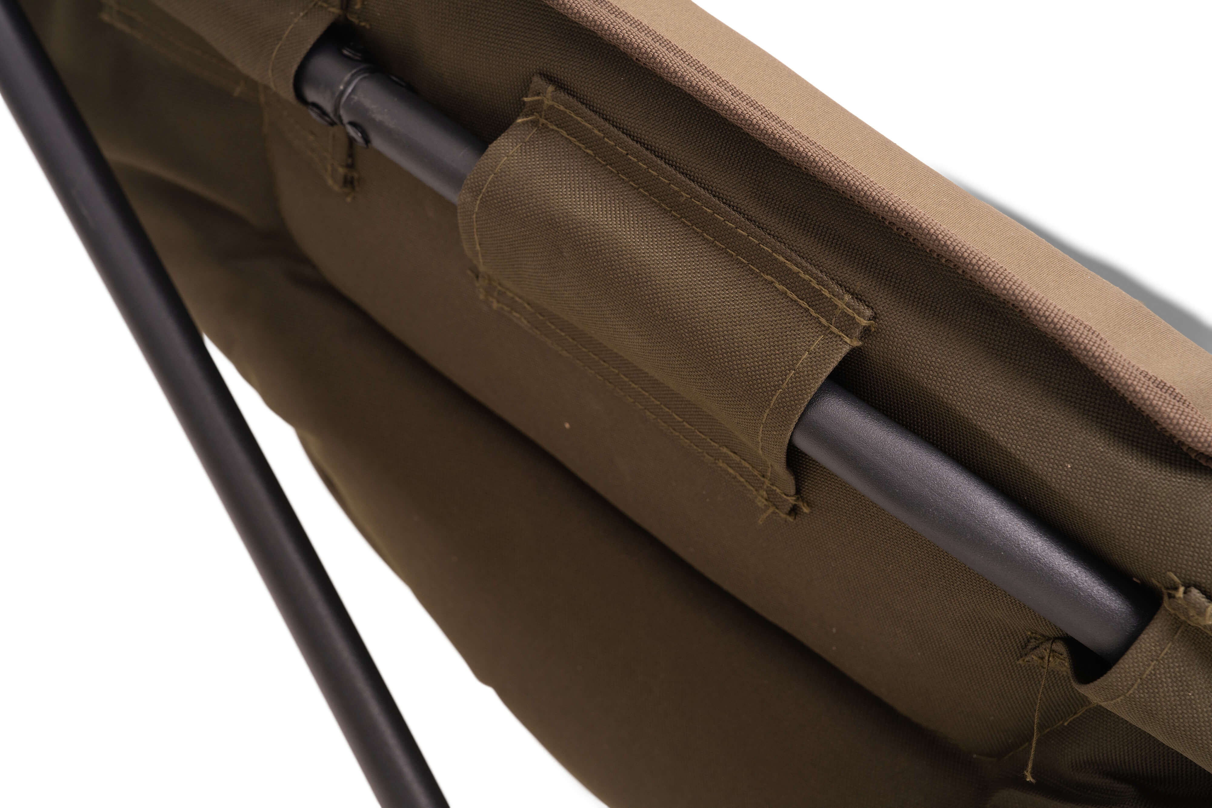 Chaise de pêche durable conçue pour le confort lors des longues sessions de pêche à la carpe.