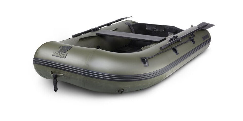 Robustes aufblasbares Fischerboot für Karpfenangler, ideal zum Erreichen entlegener Angelplätze.