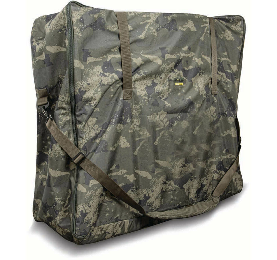 solar-ca37-1 Die Solar Bedchair Tasche kommt im lässigen Camo Design daher.