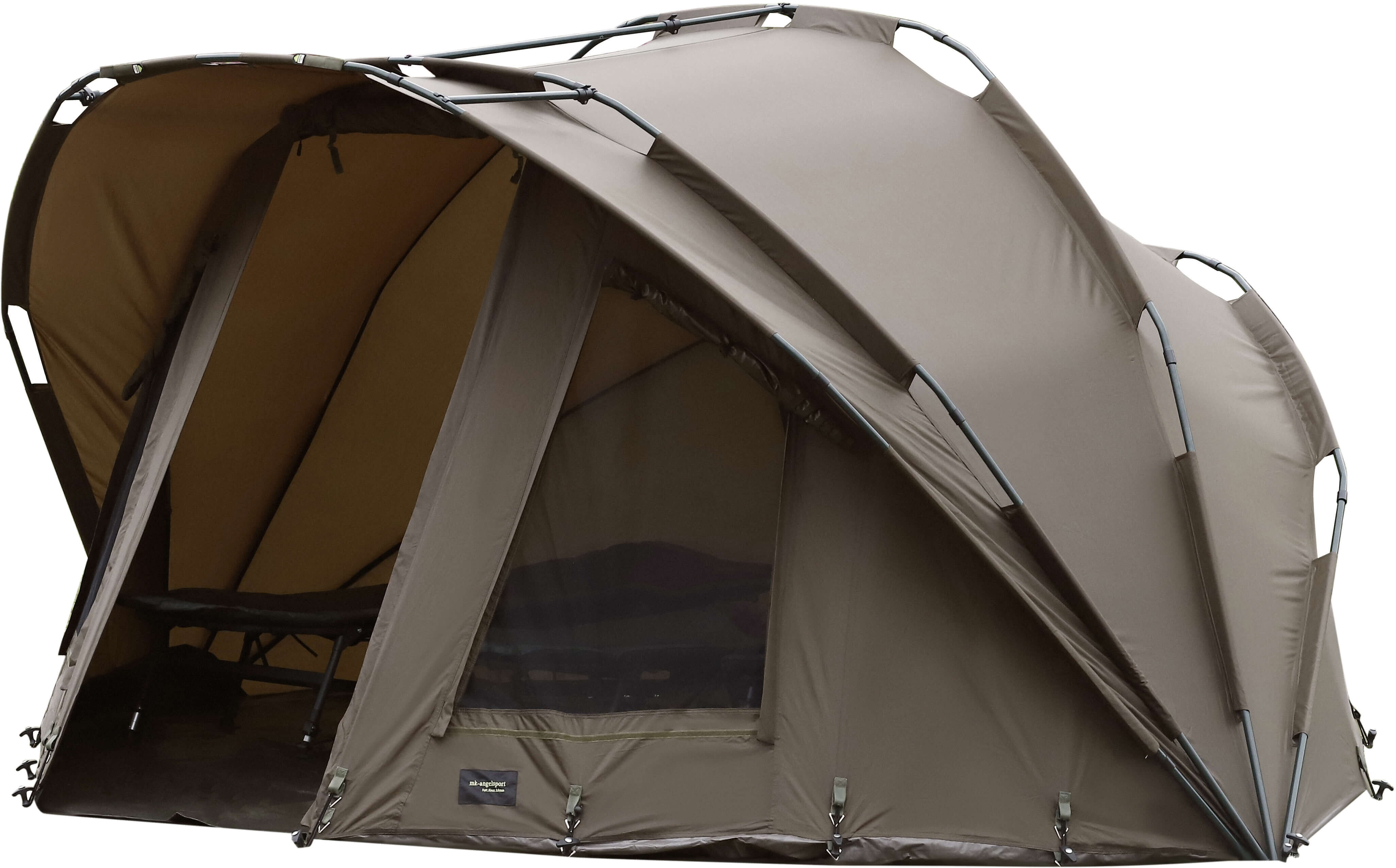 Amplia tienda de pesca diseñada para pescadores de carpas, que ofrece comodidad y protección al aire libre.