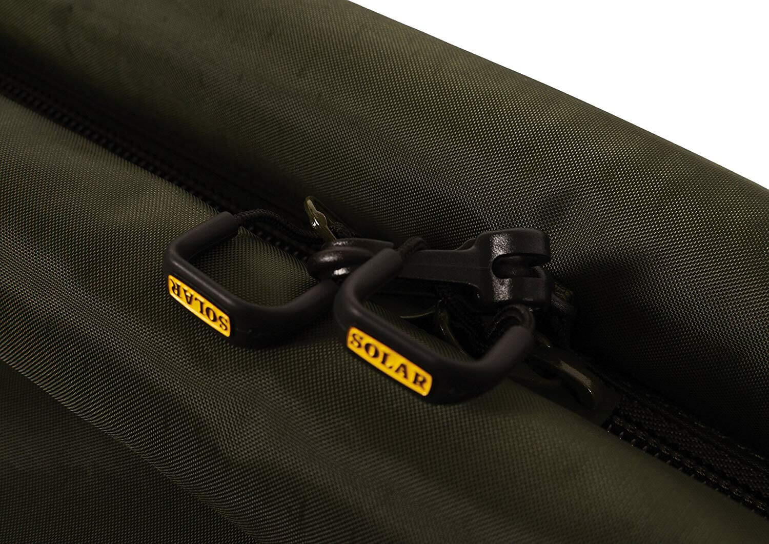 solar-UM04-weigh-sling-3 Duurzame visgereitas met stevige ritsen, perfect voor het opbergen van karpervisspullen.