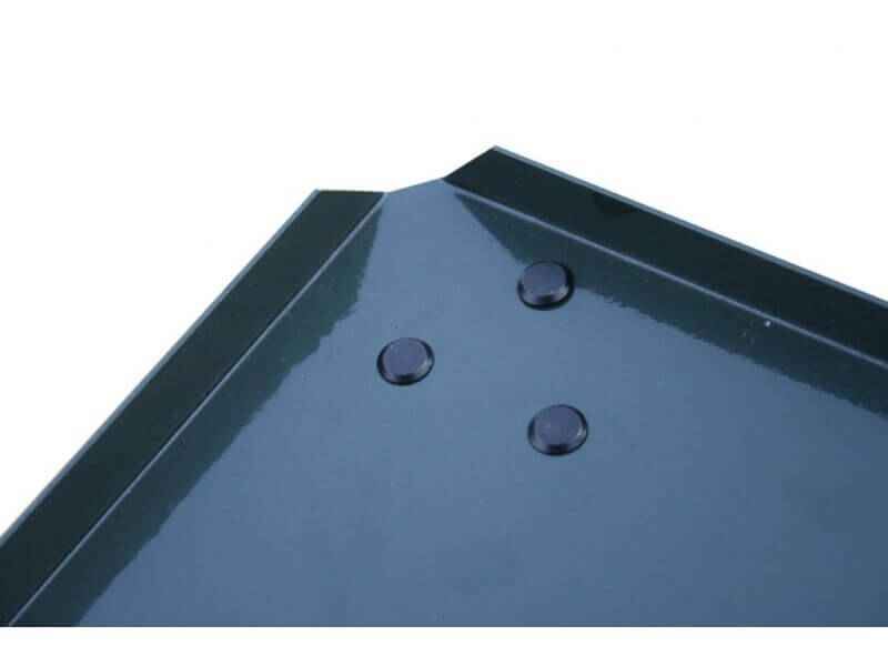 Affix-Bivvy-Table-Alu-Tisch3 Primer plano de una esquina duradera de una tienda de pesca con sujetadores seguros para pescadores de carpas.