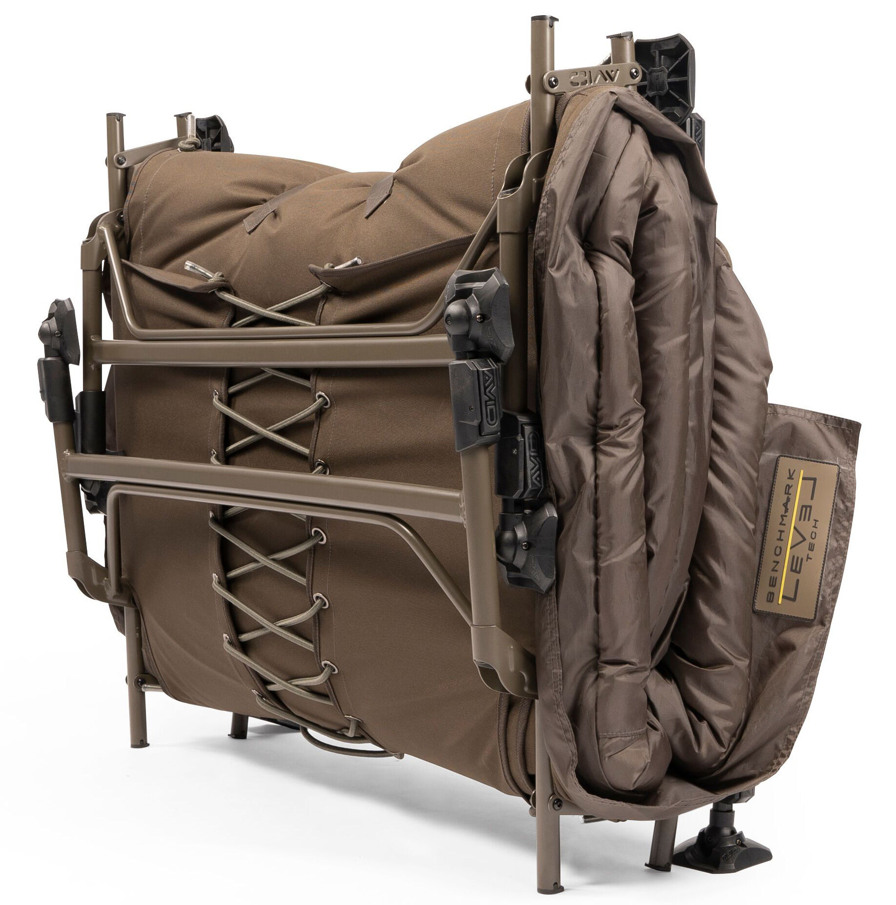 Silla cama de pesca cómoda y portátil para pescadores de carpas, ideal para largas sesiones.