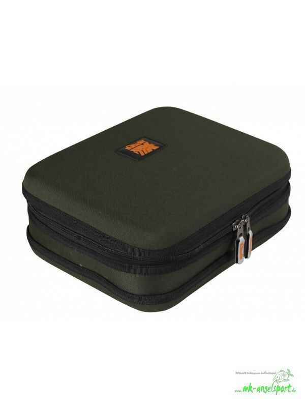 X-Case-Stiff-Rig-Wallet-Big-png Caja de aparejos duradera para la pesca de carpas, perfecta para organizar equipos y accesorios esenciales.