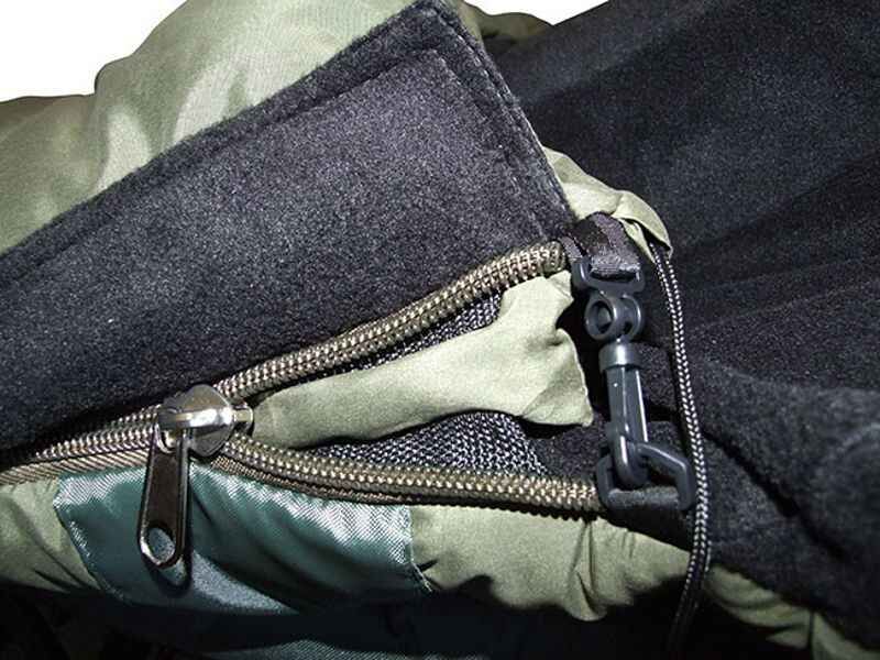 PRO-ZONE-4-Season-Schlafsack-2012-fuer-das-Fruehjahr-bis-zum-Herbst-_b11-png549c18dca7c64 Primer plano de una cremallera duradera en una silla de pesca para pescadores de carpas.