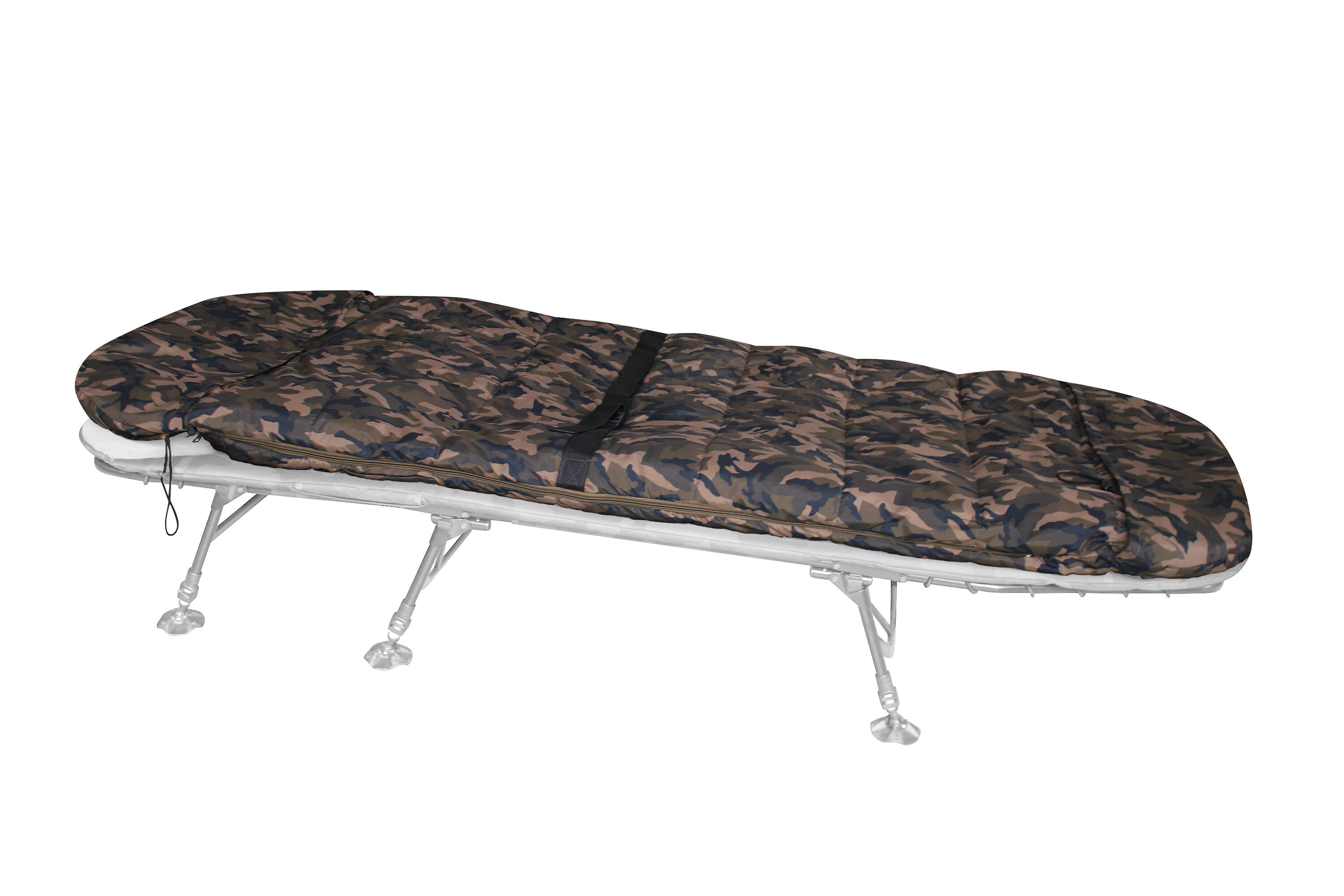 jrc-sleepingbag Bequemes Angelbett mit Tarnmuster für Angler, perfekt für lange Nächte am Wasser.