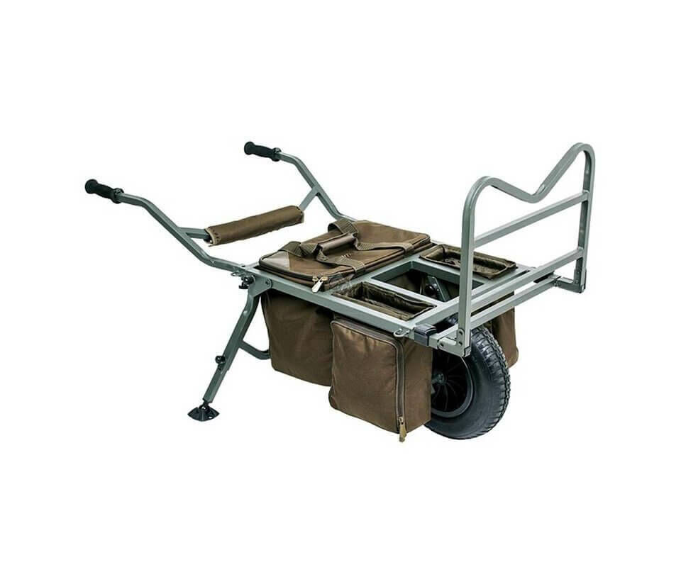 nash-trax-metro-trolley Carrello da pesca resistente con borse portaoggetti, perfetto per i carpisti in movimento.
