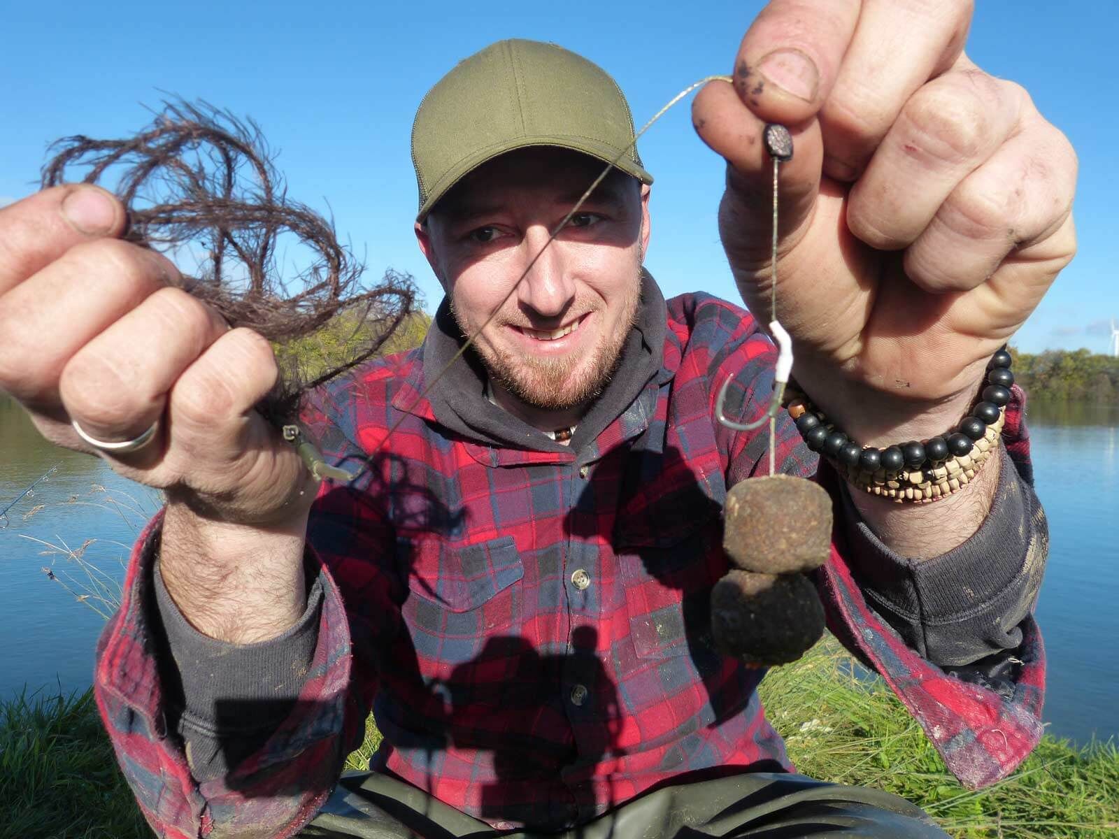 Bivvy Session: Krautkarpfen Angler präsentiert unverzichtbare Ausrüstung mit Köder und Rig für erfolgreiches Karpfenangeln.