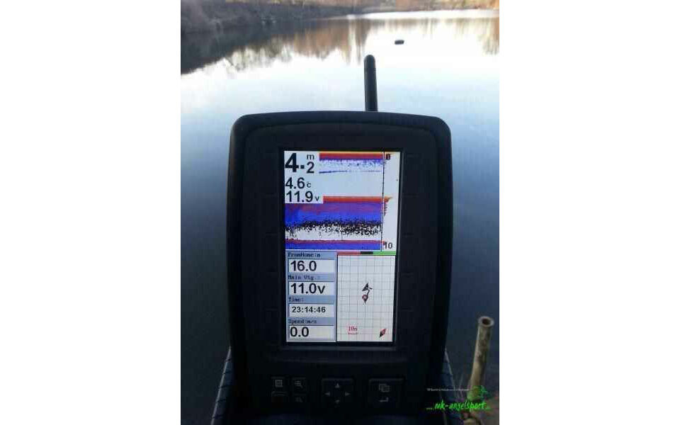 Seaview-Farbecholot-mit-GPS-und-Kompass_b3-png Fishfinder che visualizza profondità, temperatura e posizione del pesce per il successo nella pesca alla carpa.