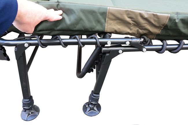 karpfenliege-advantage Bei der Hot Spot Karpfenliege kann das Kopfteil sicher und schnell in eine anderen Höhe aufgestellt werden.