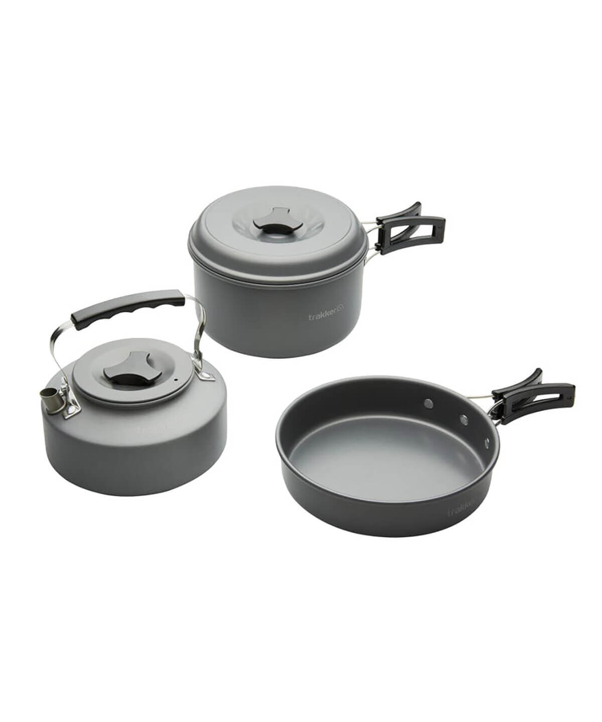 Attrezzatura da cucina essenziale per i pescatori, incluso bollitore e padella per i pasti all'aperto.