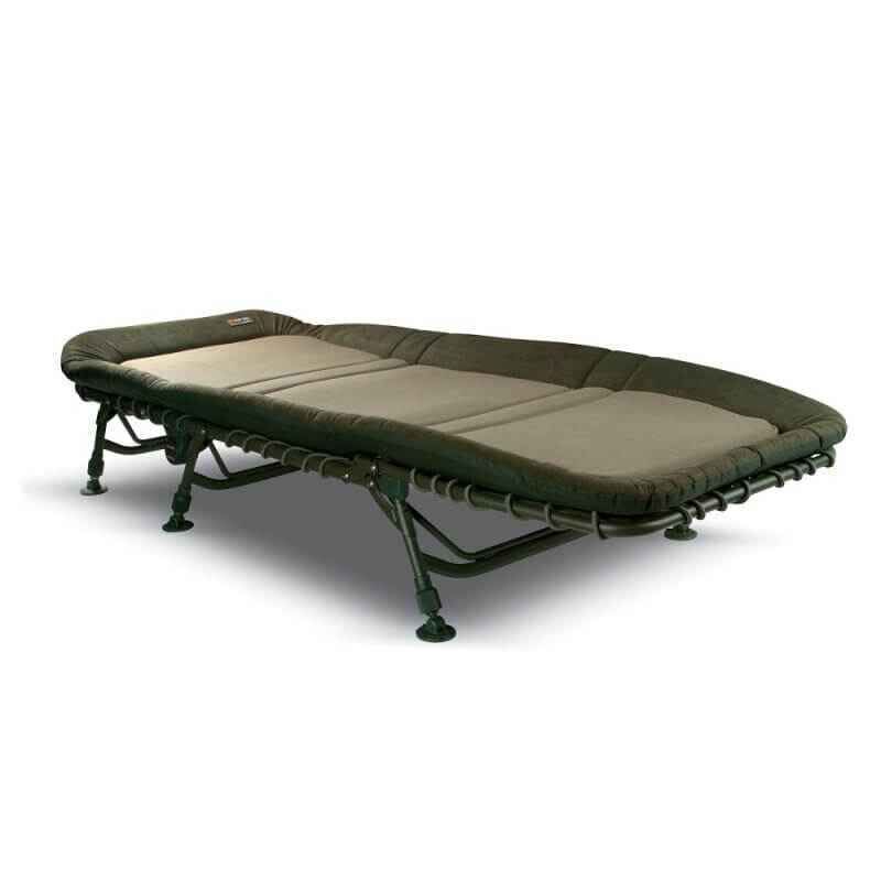 Fox-Flatliner-Bedchair Comodo lettino da pesca per carpisti, perfetto per lunghe sessioni in acqua.