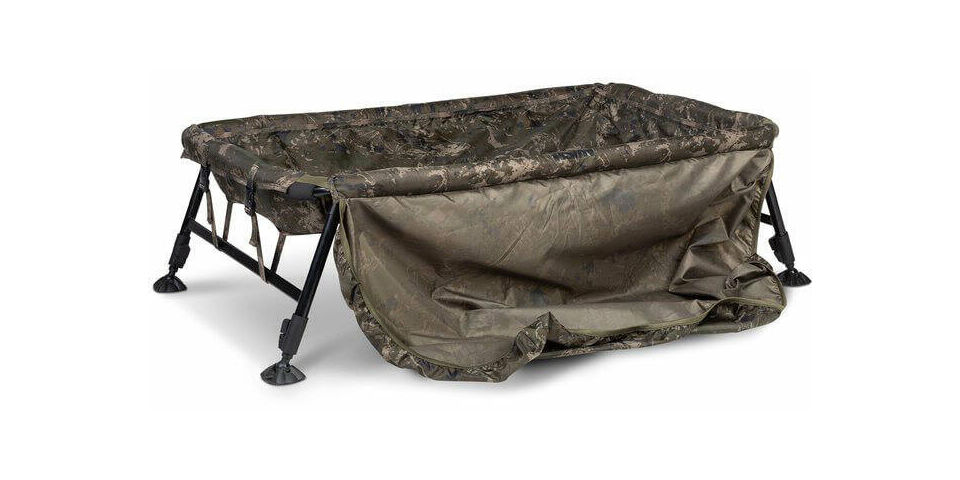 T0106-nash1 Die Nash Monster Carp Cradle bietet den optimalen Schutz beim Fotografieren von großen Karpfen.