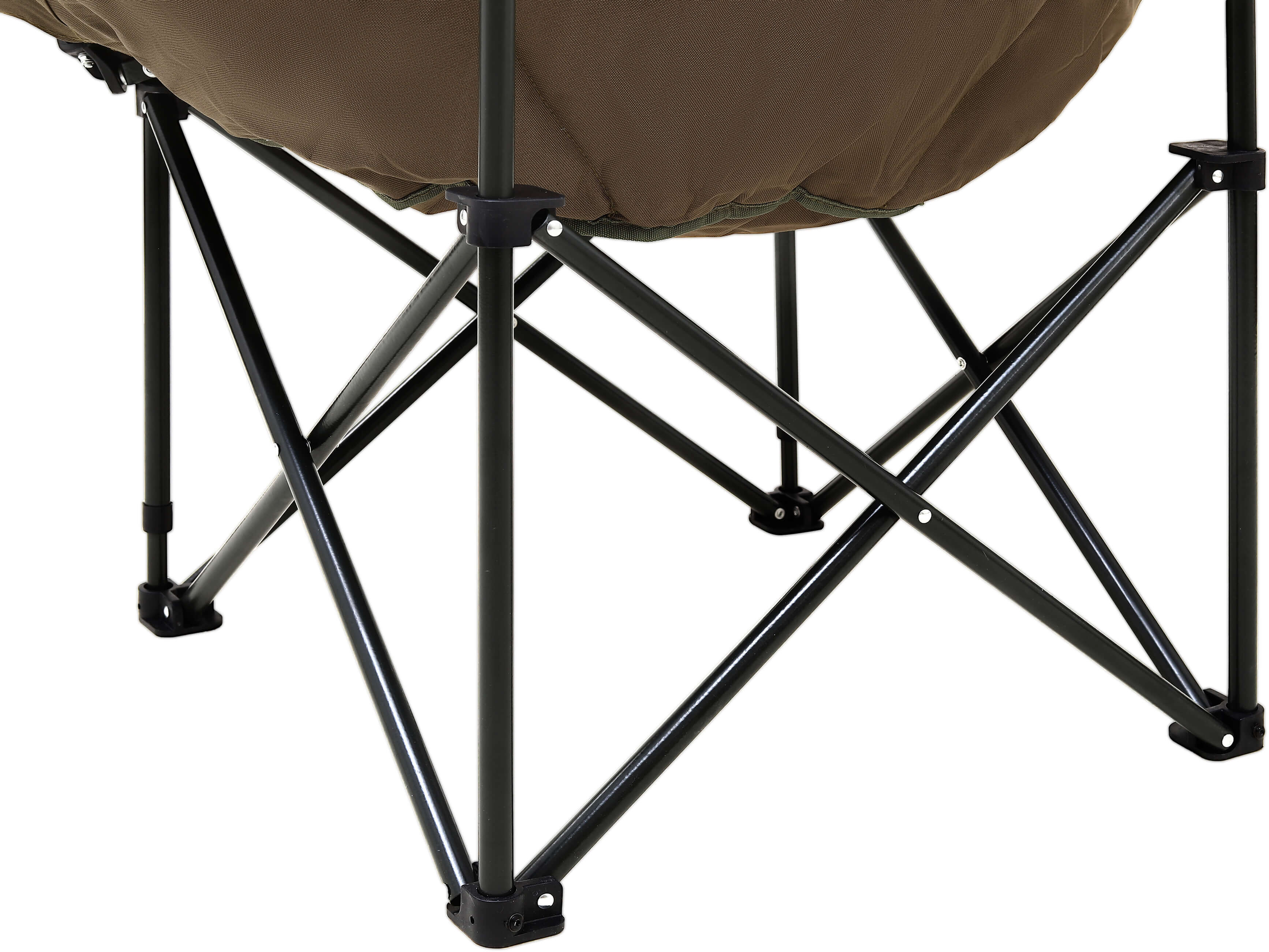 Cómoda silla de pesca plegable con estructura resistente, perfecta para largas sesiones de pesca de carpas.